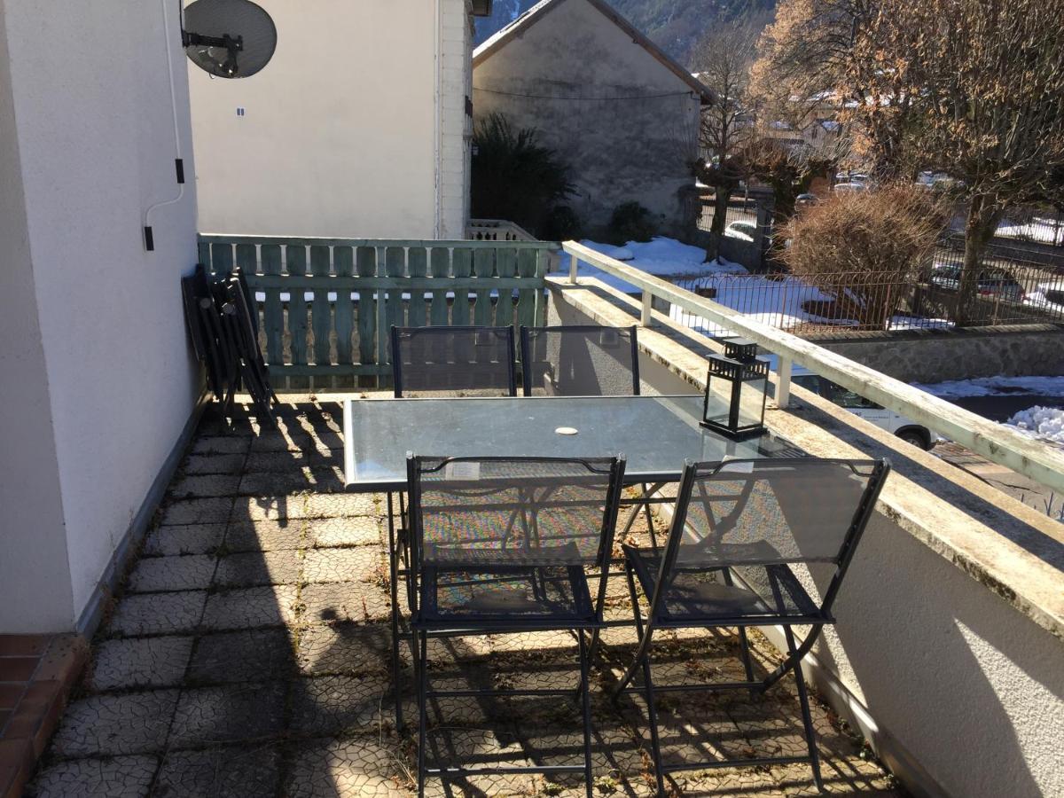 Superbe Appartement A Bourg D'Oisans Avec Terrasse Sud เลอบูร์-เดอัวซ็อง ภายนอก รูปภาพ